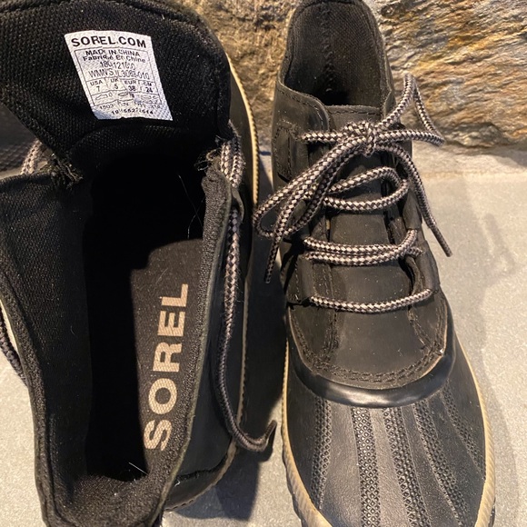 Sorel Women’s N About leather rain snow boot
Size 7 - Picture 4 of 9